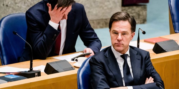 epa08304386 Dutch Finance Minister Wopke Hoekstra (L) sits behind Prime Minister Mark Rutte (R) during a parliamentary debate about measures to relieve businesses affected by the ongoing pandemic of the COVID-19 disease caused by the SARS-CoV-2 coronavirus, in The Hague, the Netherlands, 18 March 2020.  EPA-EFE/BART MAAT