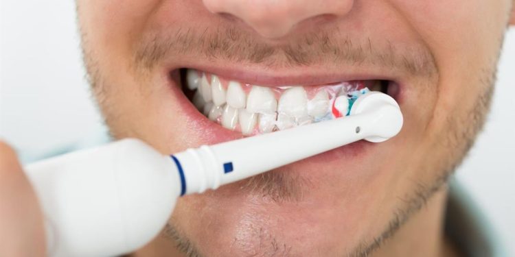 ما هو حكم استعمال معجون الاسنان في رمضان؟