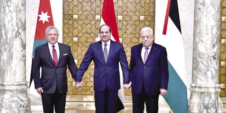 الرئيس السيسي وملك الأردن والرئيس الفلسطيني
